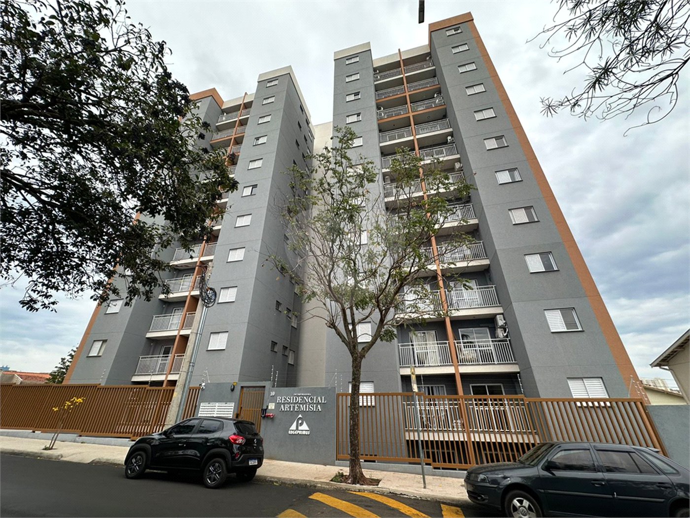 Apartamento a venda com 2 dormitorios sendo 1 suíte