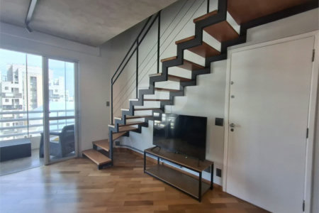 Apartamento totalmente decorado em Moema com 70 m2 , 2 quartos, 2 suítes e 2 vagas, ambientes com ar condicionado.