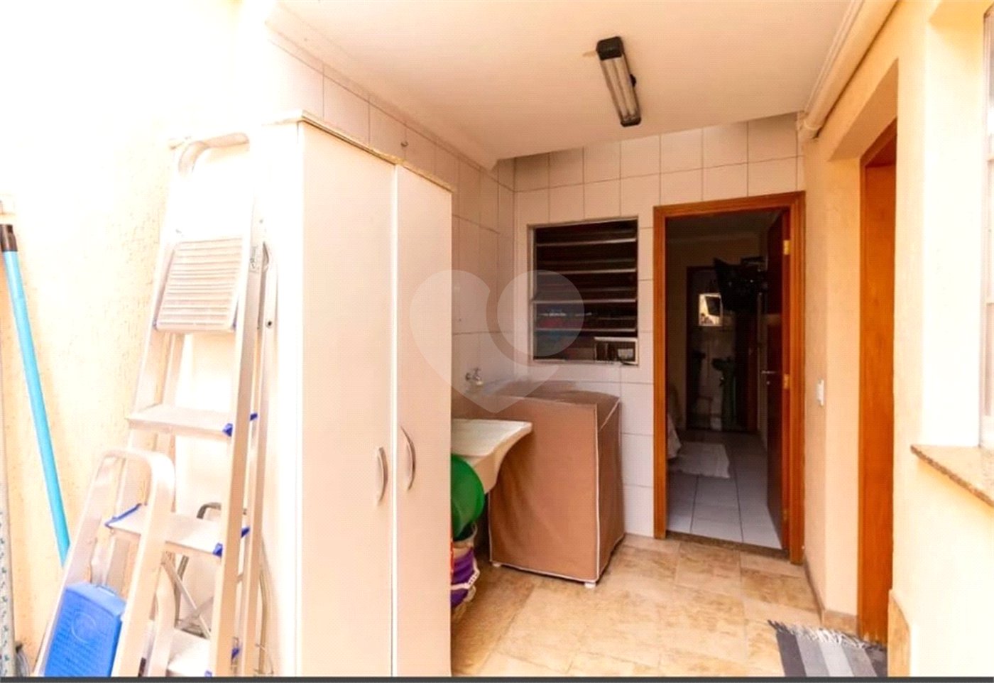 Sobrado à venda no Ipiranga de 140m² com 4 suítes e 3 vagas.