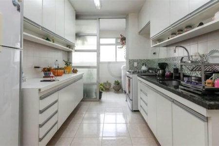 Apartamento à venda com 3 quartos, sendo 1 suíte, em Campo Belo, São Paulo, SP
