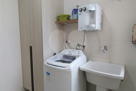 Apartamento em Atibaia com 2 dormitórios (1 suíte), 2 vagas de garagem, elevador, salão de festas, excelente localização