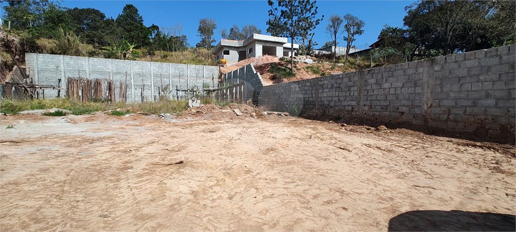 Terreno em Atibaia com 681 metros, pronto para construir, excelente localização, aceita financiamento