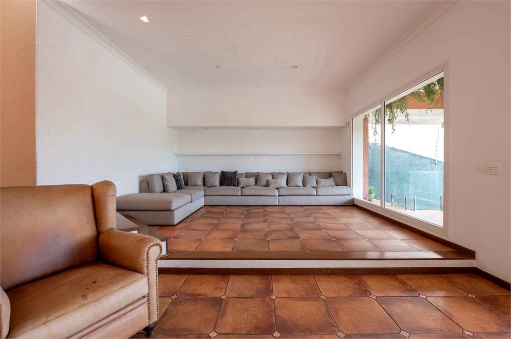 Casa à venda com 6 quartos, sendo 4 suítes,  em Morumbi, São Paulo, SP
