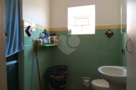 Terreno á venda com 2 casas na Vila Rosália, Guarulhos, SP.
