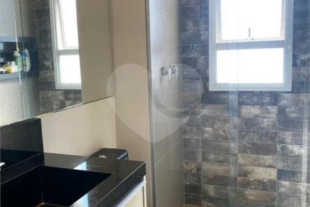 Apartamento de 224m² com 4 dormitórios, 3 suítes, 4 vagas de garagem e deposito