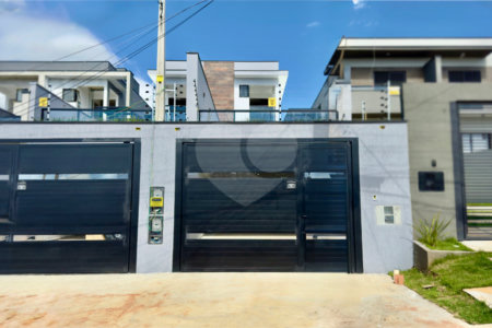 Lindo Sobrado no Jardim do Lago, sendo 3 Suites com piso aquecido, piscina aquecida, energia fotovoltaica, churrasqueira e garagem para 4 autos.