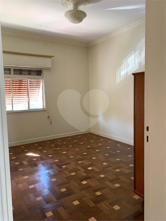 Casa à venda na Aclimação de 190m² com 3 dormitórios e 2 vagas.