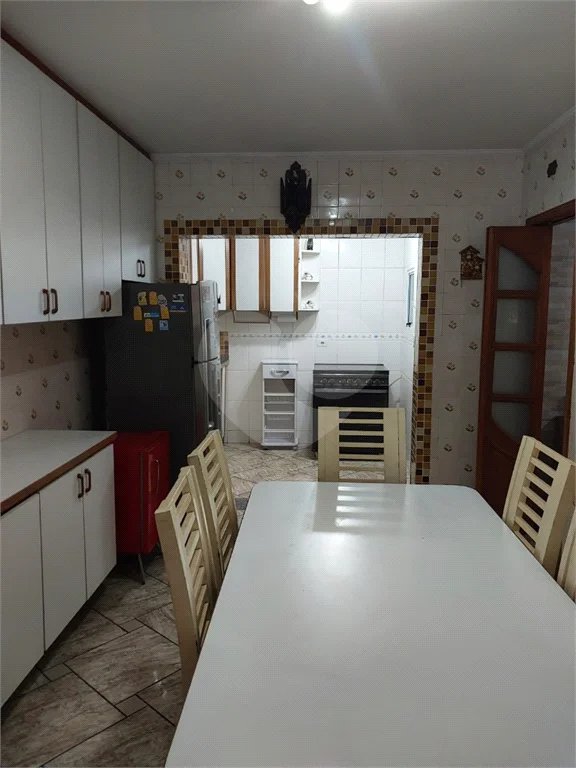 Sobrado à venda com 212 m², 2 quartos (suítes), 3 banheiros e 2 vagas de garagem, em São Caetano do Sul