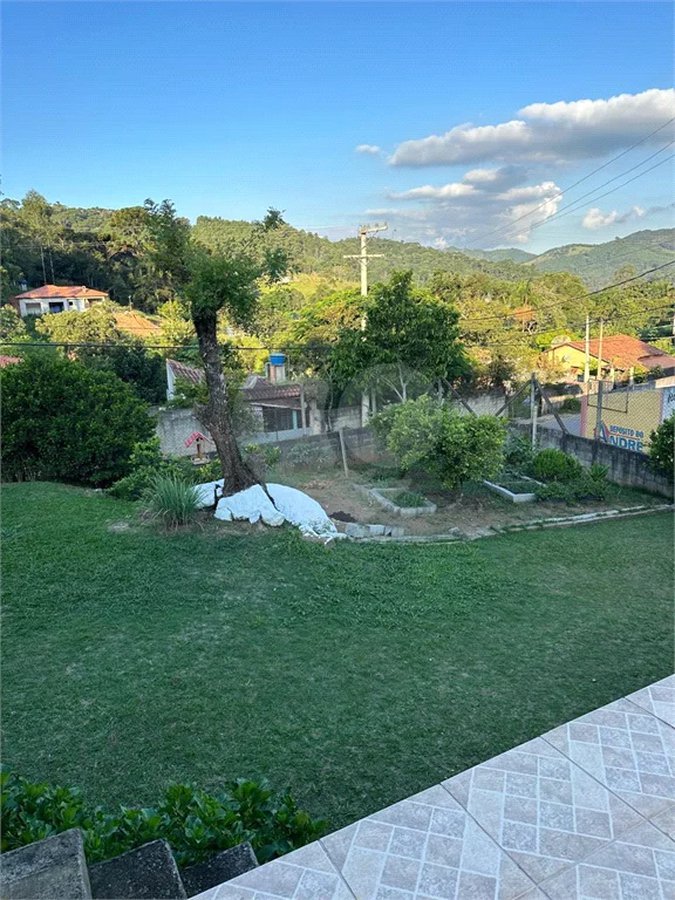 Sítio encantador em Nazaré Paulista – 1.000 m² de terreno, piscina e varanda gourmet