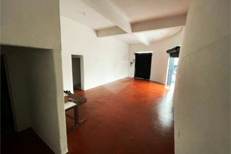 GALPÃO COMERCIAL COM APARTAMENTO/SOBRELOJA REFORMADO.