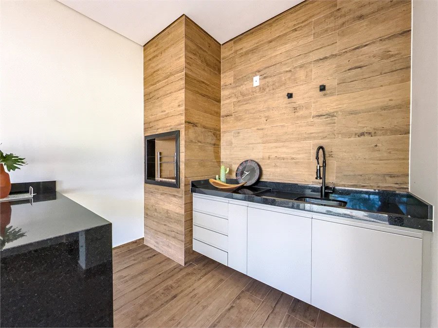 Indaiatuba - Condomínio Milano - Sobrado - 350 m² de terreno - 240 m² de área construída - 4 vagas de garagem, sendo 2 cobertas - Salas de estar e jantar integradas - 3 suítes com closet e varanda no pavimento superior - Escritório no térreo - Espaço gourmet com churrasqueira - Banheiro externo