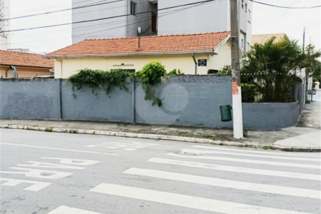 3 minutos a pé do Metrô
