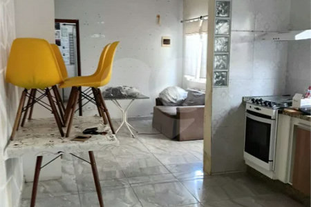 Casa térrea com 2 dormitórios à venda no Reneville, em Mairinque!