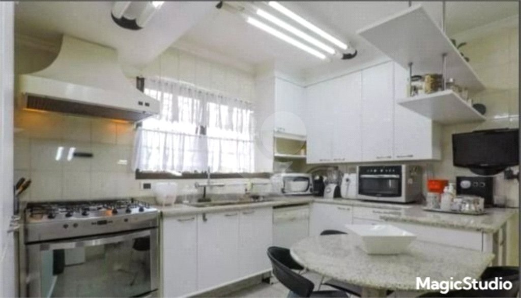 Apartamento com 187m² , 4 dormitórios , sendo 1 suíte , 3 vagas , para locação na Vila Mariana.
