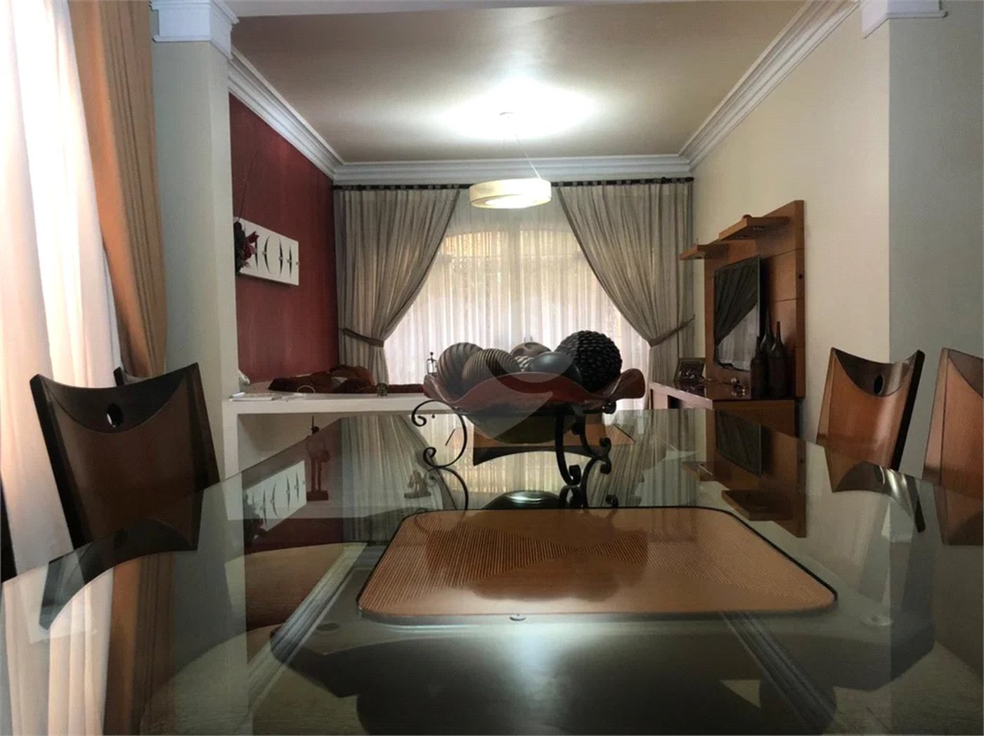 Sobrado com 363m² à venda no Alto da Moóca - 3 suítes e 6 vagas.