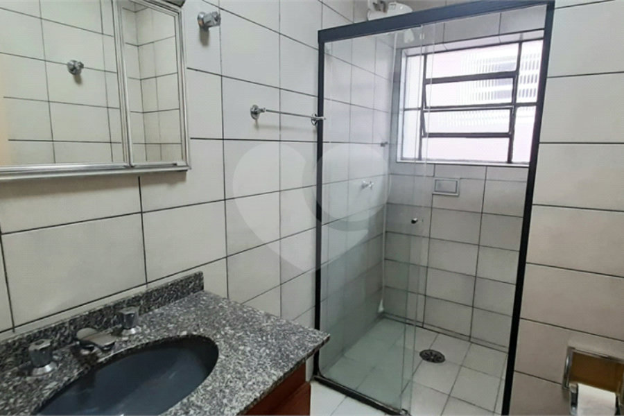 Sobrado amplo com 3 quartos, suíte e quintal para venda no Tremembé !!!