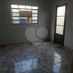 Casa térrea com 2 dormitórios.