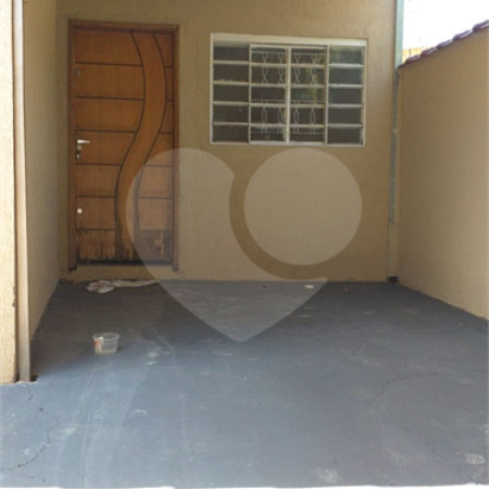 Casa térrea para venda, na cidade de Araraquara/SP.