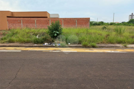 Terreno plano com 163,56 m² de área total
