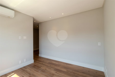 Apartamento para venda em Moema com 3 quartos, sendo 3 suítes, 2 vagas, 149 m²