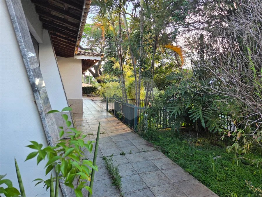 Casa à Venda com 5 quartos em Atibaia/SP
