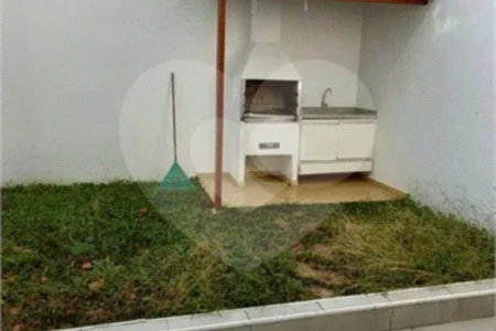 Casa á venda com 230m², 4 dorms, 2 suítes e 4 vagas na Vila Clementino. Estuda permuta.
