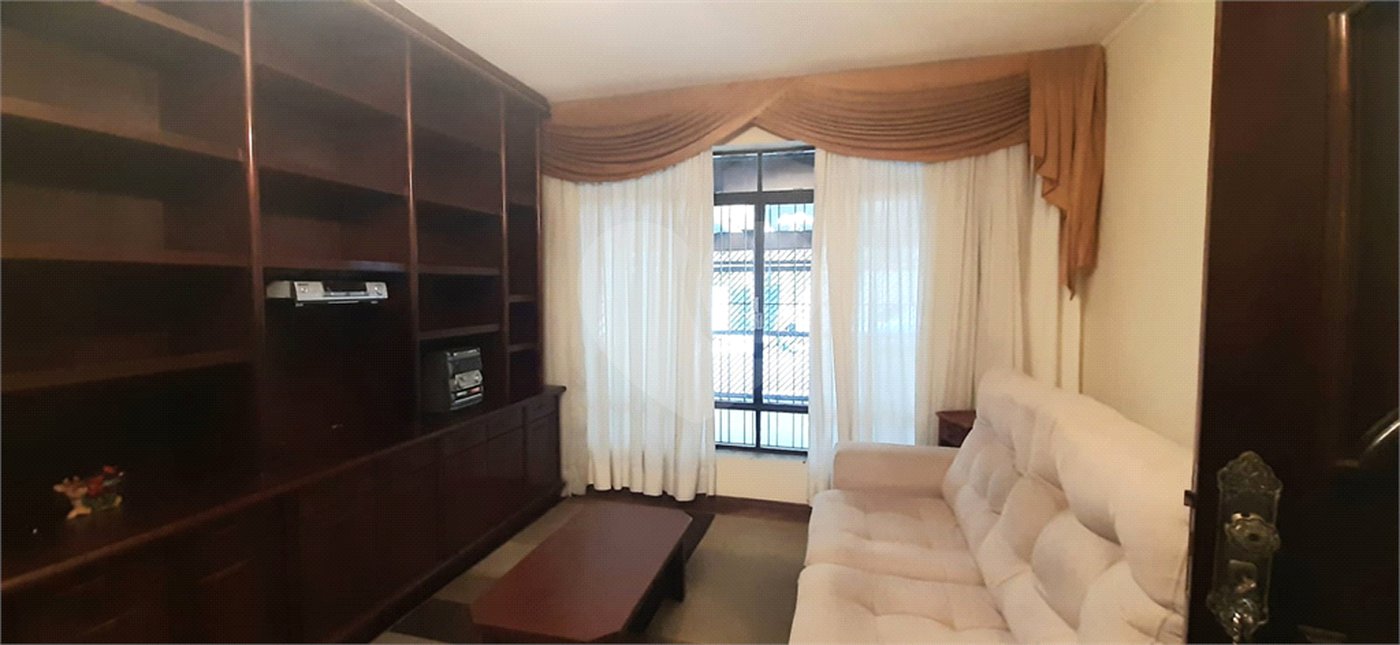 Sobrado amplo com 3 quartos, suíte e quintal para venda no Tremembé !!!