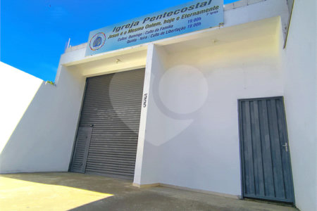 Imóvel disponível para venda com excelente localização e grande potencia, tambèm gerando uma renda passiva todos meses com contrato de aluguel ativo. Salão Comercial Perfeito para quem busca conforto, praticidade e um ótimo investimento