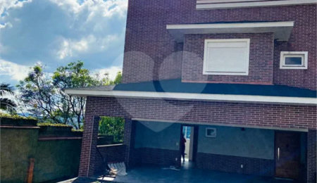 Casa à venda com 4 quartos, sendo 1 suíte,  em Jardim dos Estados, Poços de Caldas, MG