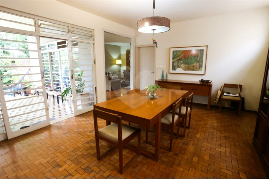Casa à venda com excelente localização comercial