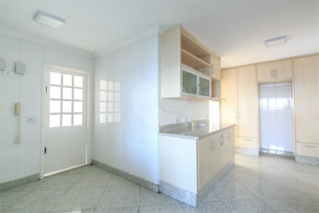 Apartamento locação Alto da Boa Vista próximo Jardim Marajoara.
