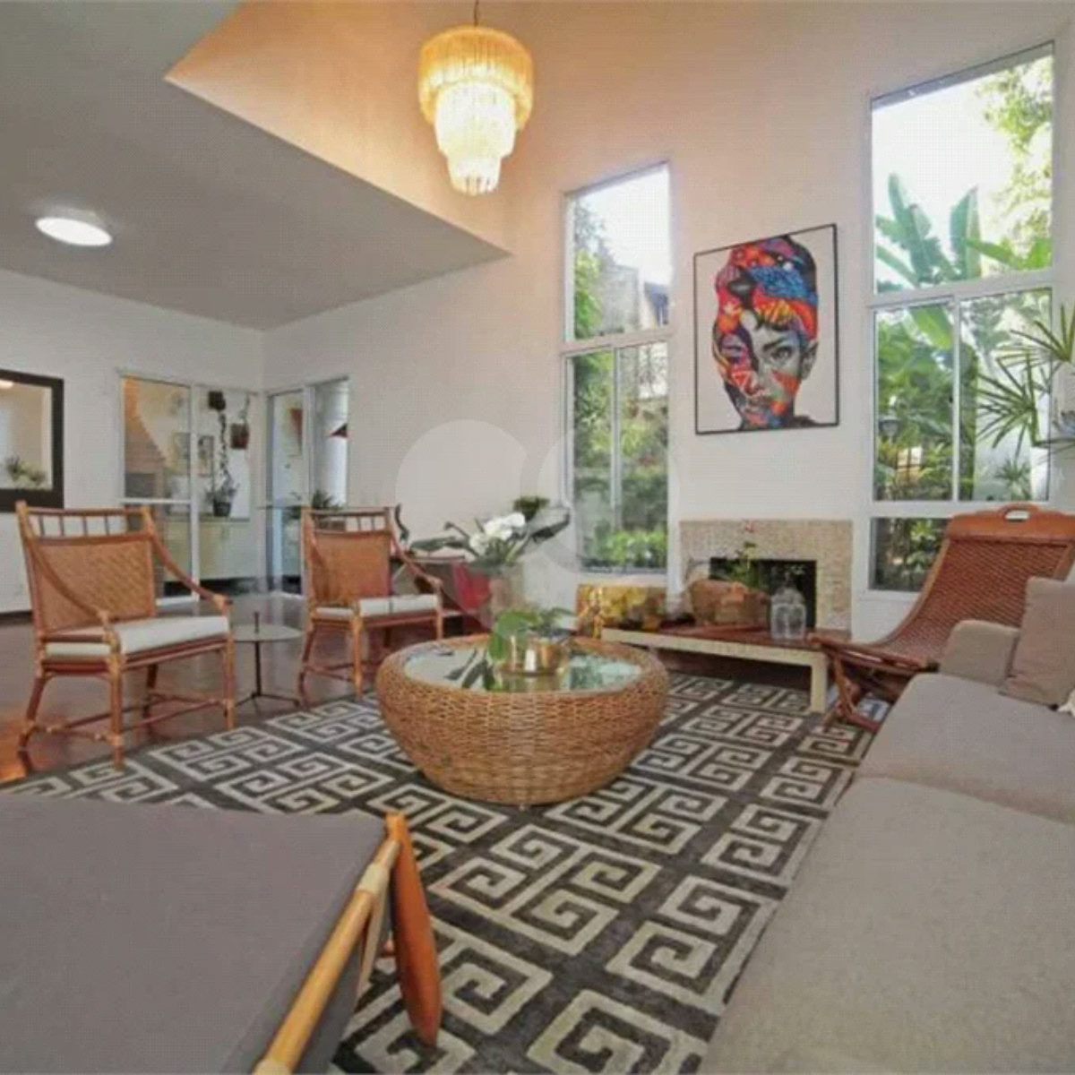 Casa à venda ou para alugar com 5 quartos, sendo 3 suítes, no condomínio Villa Florida, São Paulo - SP