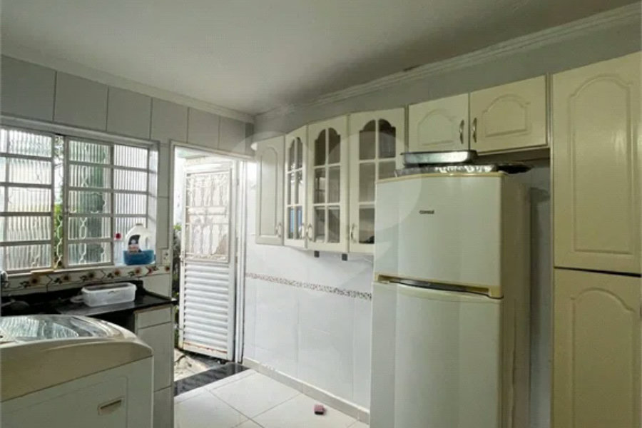 Casa ampla no bairro Terra Rica com 3 pavimentos e excelente estrutura.