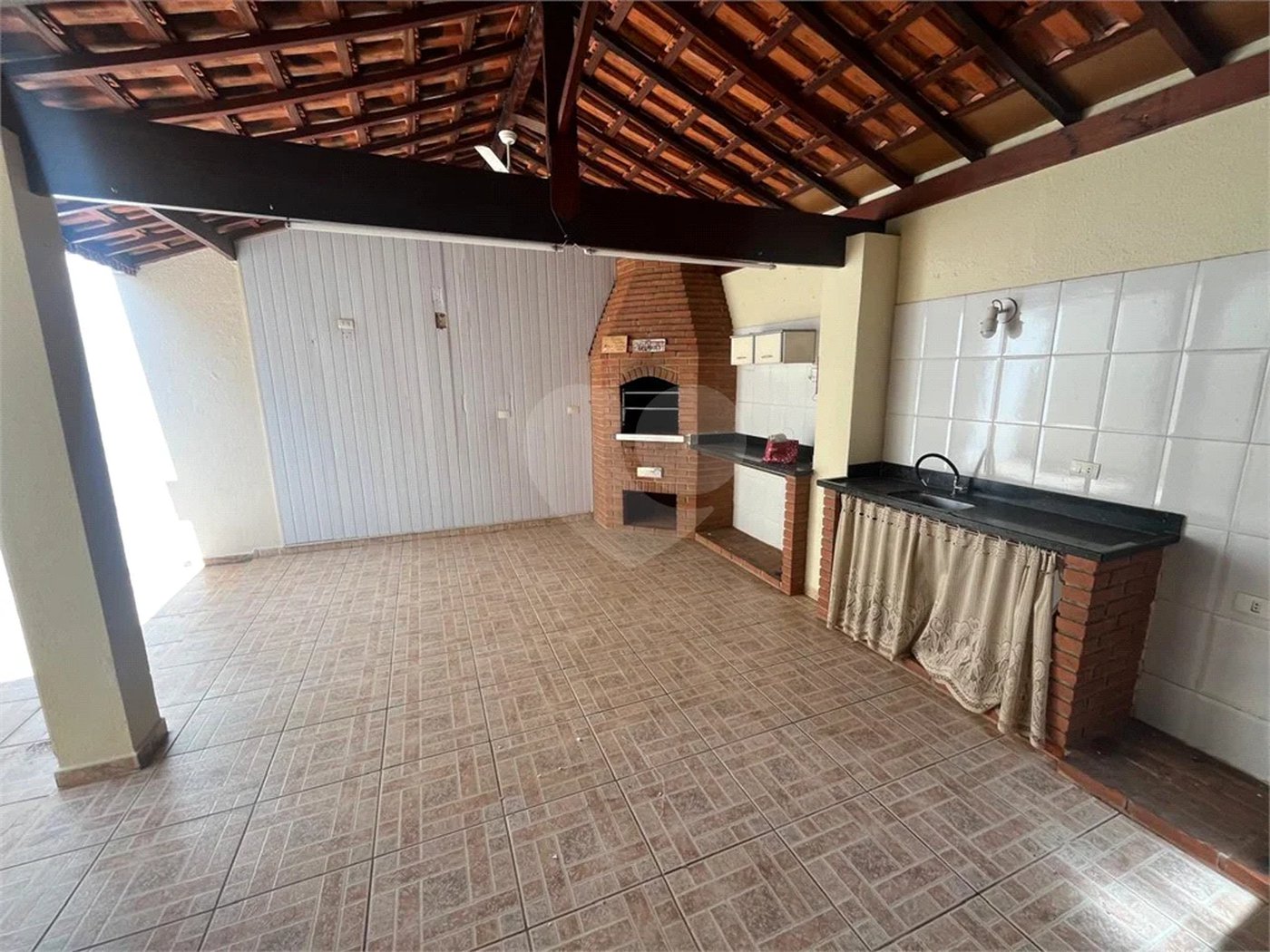 Casa Assobradada à Venda – Conforto, Excelente Acabamento e Localização Central