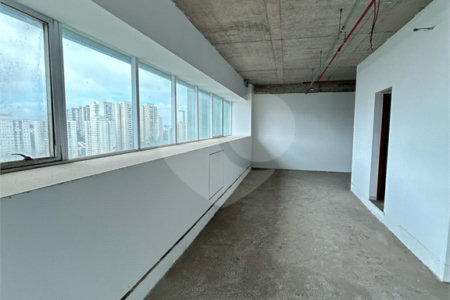 Oportunidade! Sala Comercial de 74m² com Estrutura Completa