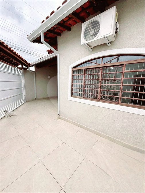 Casa térrea para venda com 02 dormitórios e 02 vagas de garagem em Atibaia