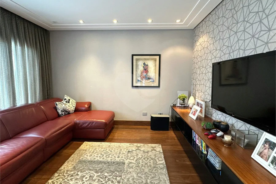 Linda casa a venda no Condomínio Reserva Nova Cantareira. Imóvel possui 3 suítes completas.
