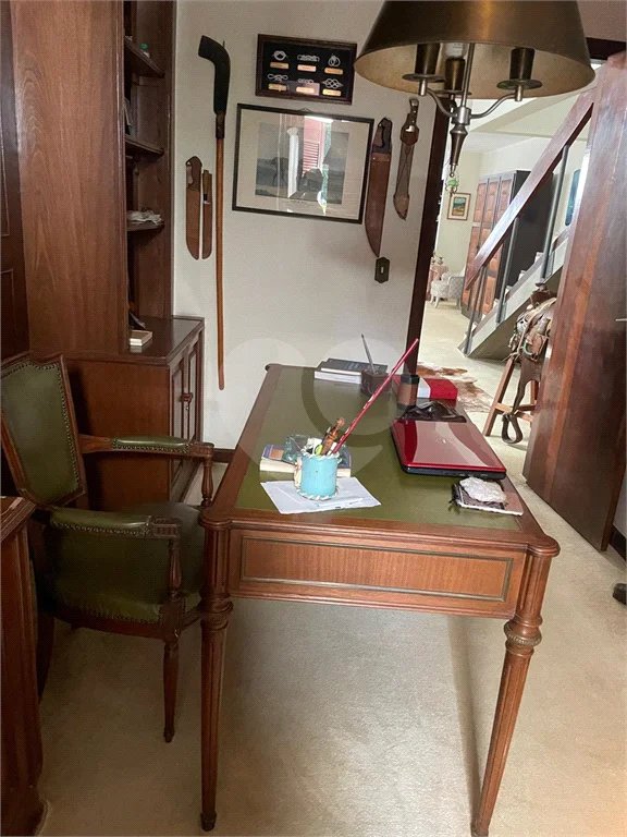 Casa à venda, 742 m², com piscina, 5 suítes, em Embu das Artes