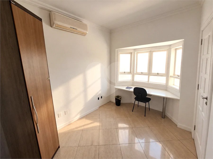 Casa à venda no Condomínio Estância Marambaia, Vinhedo | 3 suítes, piscina e terreno de 810 m²