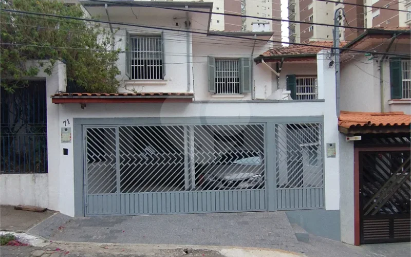 Sobrado à venda na Vila Mariana – 4 dormitórios, 1 suíte e excelente localização