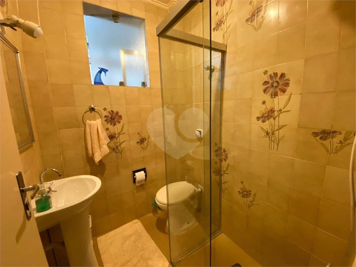 Apartamento de 03 Dormitórios com uma Vaga.
