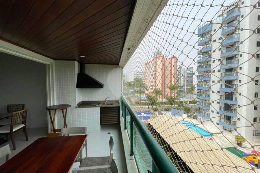 Apartamento à venda com 3 quartos, sendo 1 suíte,  em Riviera de São Lourenço, Bertioga, SP