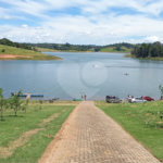 Casa à venda com 3 suítes no condomínio Riviera dos Pássaros, Joanópolis - SP