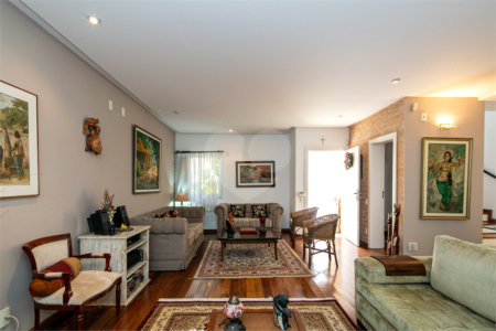 Casa à venda com 5 quartos, sendo 4 suítes, no condomínio Villa de Monterey, São Paulo - SP