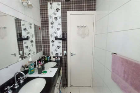 Sobrado à venda com 3 quartos, sendo 1 suíte,  em Vila Gomes, São Paulo, SP