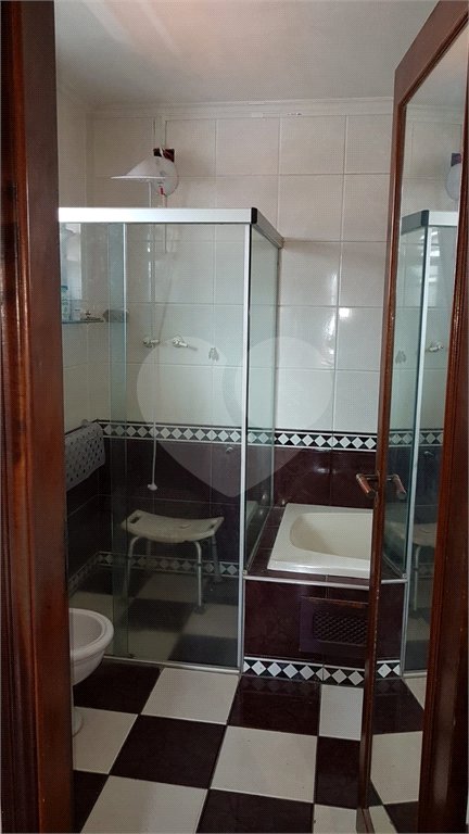 Sobrado à venda com 3 suítes em Vila Gumercindo, São Paulo, SP