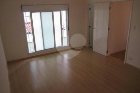 Casa à venda com 4 quartos, sendo 2 suítes, em Moema, São Paulo, SP
