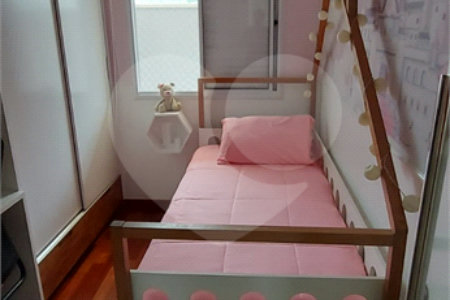 Casa à venda com 3 quartos, sendo 1 suíte, no condomínio Ville Resedá, São Paulo - SP
