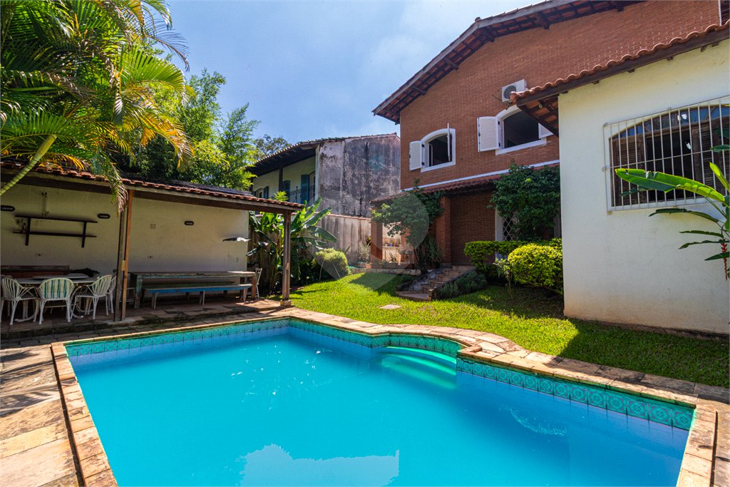 Casa de Vila à venda com 4 quartos, sendo 2 suítes, em Alto da Boa Vista, São Paulo, SP