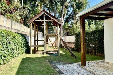 Casa à venda com 3 quartos, sendo 1 suíte, no condomínio Residencial Rio Preto Village, Atibaia - SP